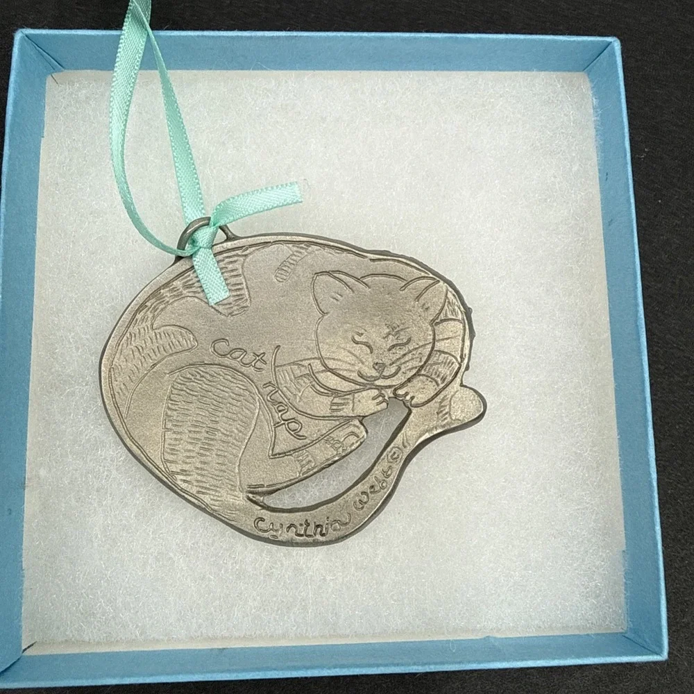 Vintage Cynthia Webb‎ Pewter Cat Ornament Cozy Nap Kitty Decor 1990s Gift Box